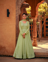 Costume Salwar Anarkali évasé brodé en georgette verte avec dupatta inférieur